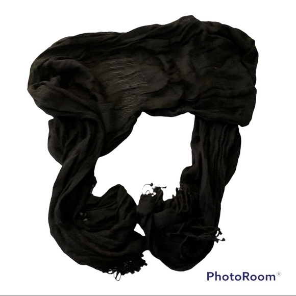 ♻️ Bundle of Fringe Scarves (3) - Picture 2 of 5